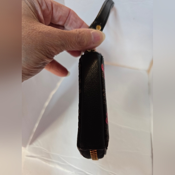 Juicy Couture Black Heart Wristlet Coin Pouch - Picture 6 of 8